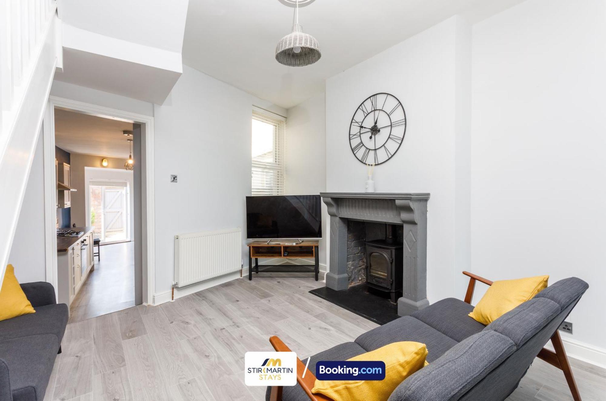 Comfy 3Bed House By Stirkmartin Stays Short Lets & Serviced Accommodation Cardiff With Free Parking & 8Mins To City Centre Exterior foto
