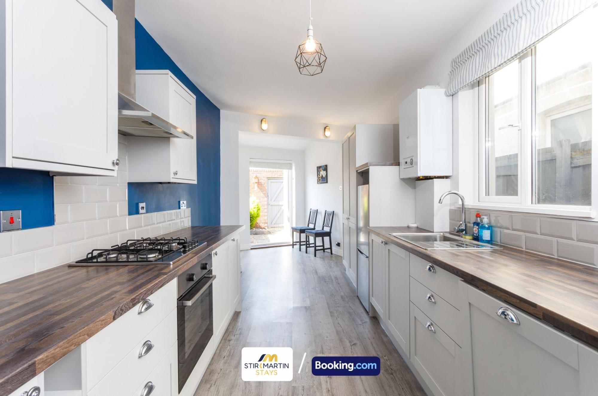 Comfy 3Bed House By Stirkmartin Stays Short Lets & Serviced Accommodation Cardiff With Free Parking & 8Mins To City Centre Exterior foto